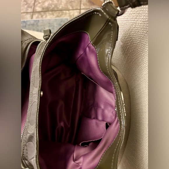 Coach Madison Op Art Maggie, F1120-18763. Grey exterior with purple lining. - Picture 9 of 16